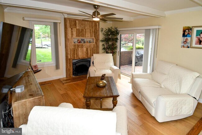 Building Photo - 9401 Hickory View Pl