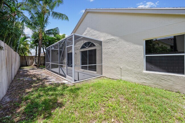 Building Photo - 12781 Meadowbreeze Dr
