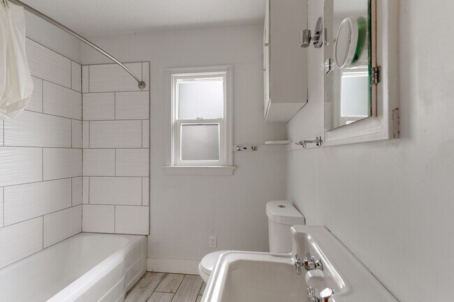 Building Photo - 2625 Gunnison St