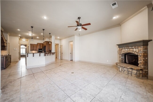 Building Photo - 3778 Prince Philipe St