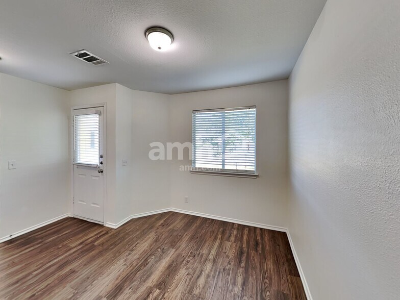 Building Photo - 2909 Tyler Ln