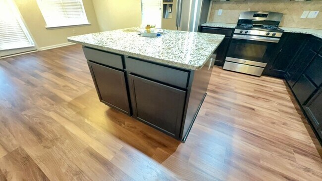 Building Photo - Experience the perfect blend of comfort & modern living in this beautiful home located in Northea...