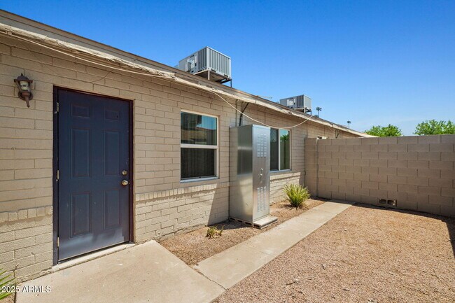 Building Photo - 522 E Pierson St