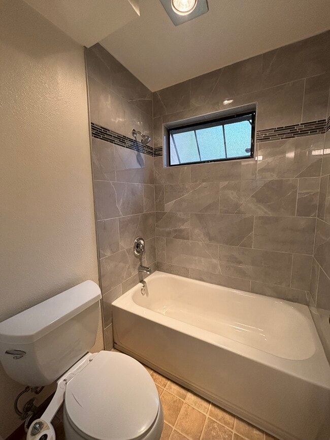 Building Photo - 8860 Villa La Jolla Dr