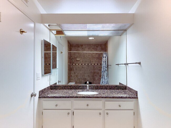 Building Photo - 407 Shoreview Dr