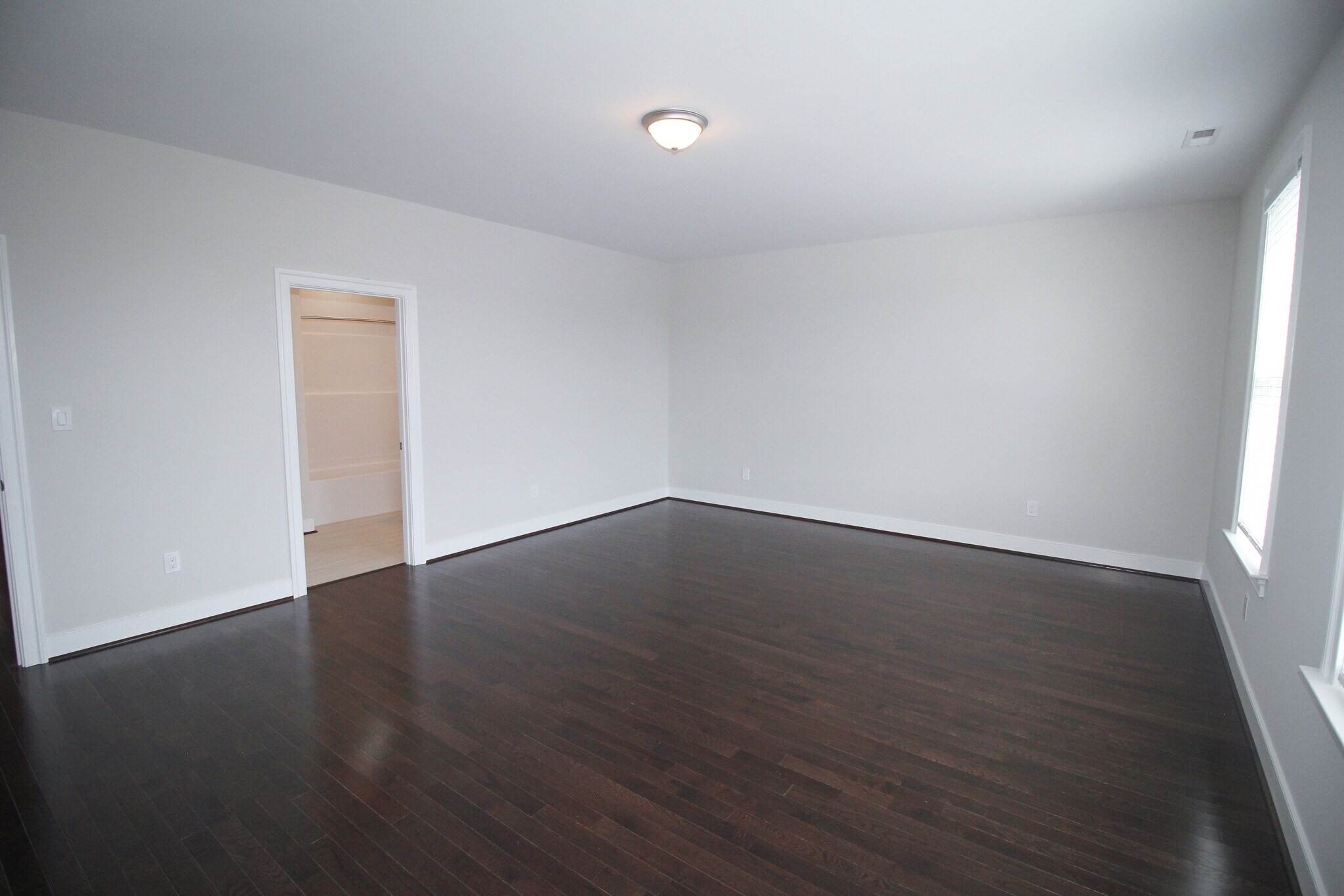 Building Photo - 1704 W Cary St