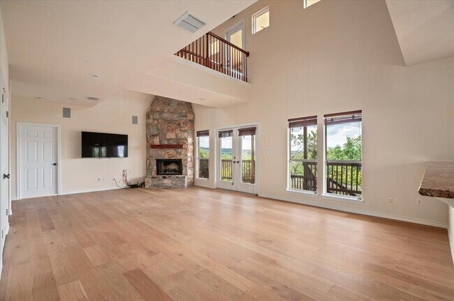 Building Photo - 500 Sinclair Dr