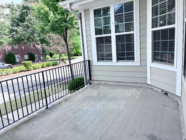 Building Photo - 100 Spring Pine Ln