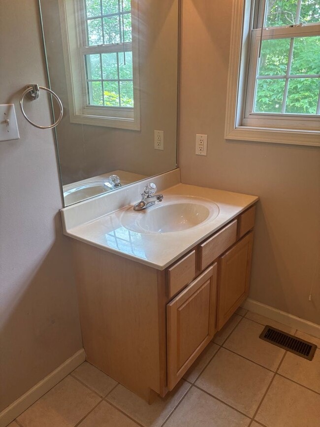 Building Photo - 3465 S Oaklawn Cir