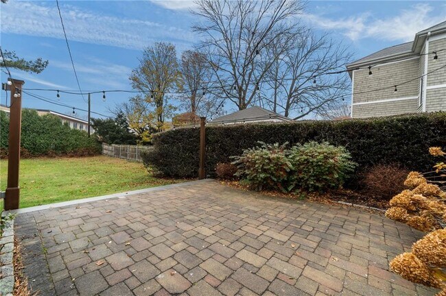 Building Photo - 36 Almy St