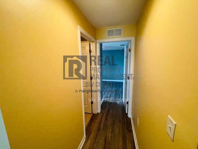 Building Photo - 443 Shadow Lakes Dr