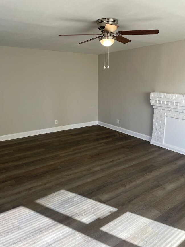 Building Photo - 203 Beechwood Cir