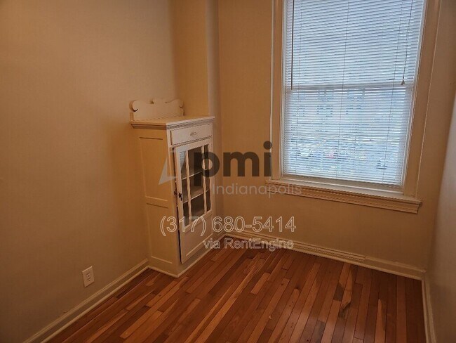 Building Photo - 1 W 28th St