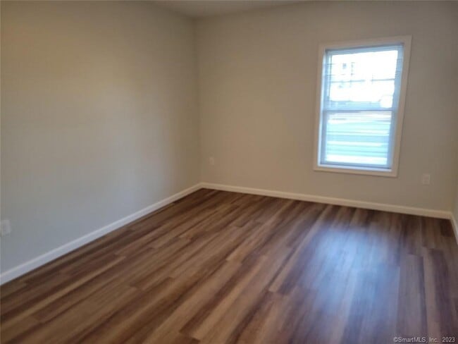 Building Photo - 10 Berkshire Rd