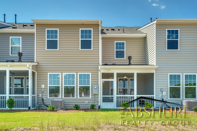 Building Photo - 1504 Farm Pond Trail