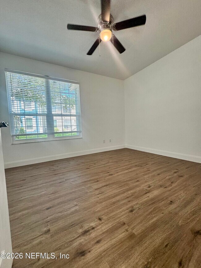 Building Photo - 13703 Richmond Park Dr N