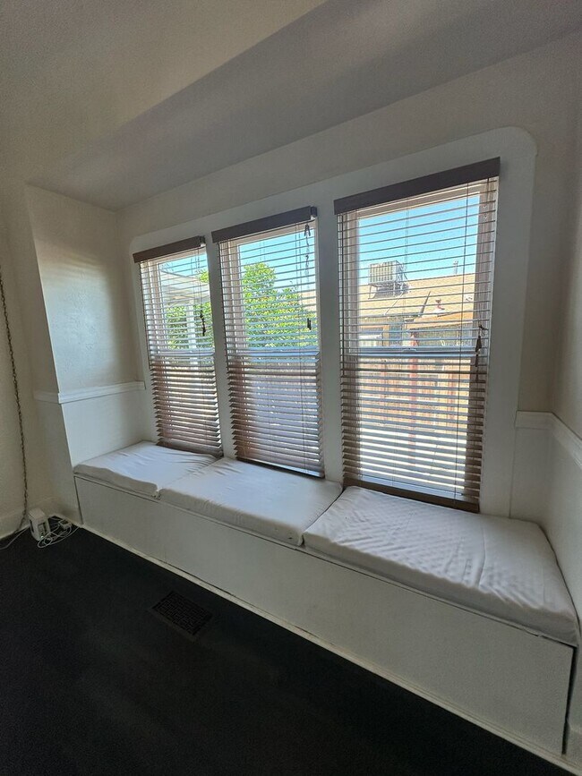Building Photo - Charming home for rent in Hanford