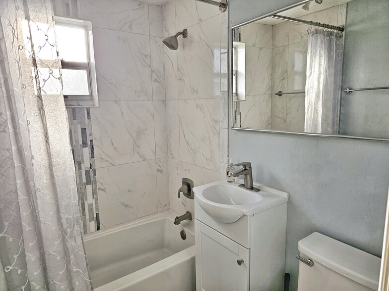 Building Photo - 6115 SW 38th St