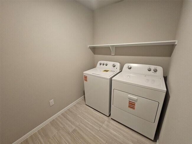 Building Photo - 417 Blanco Dr