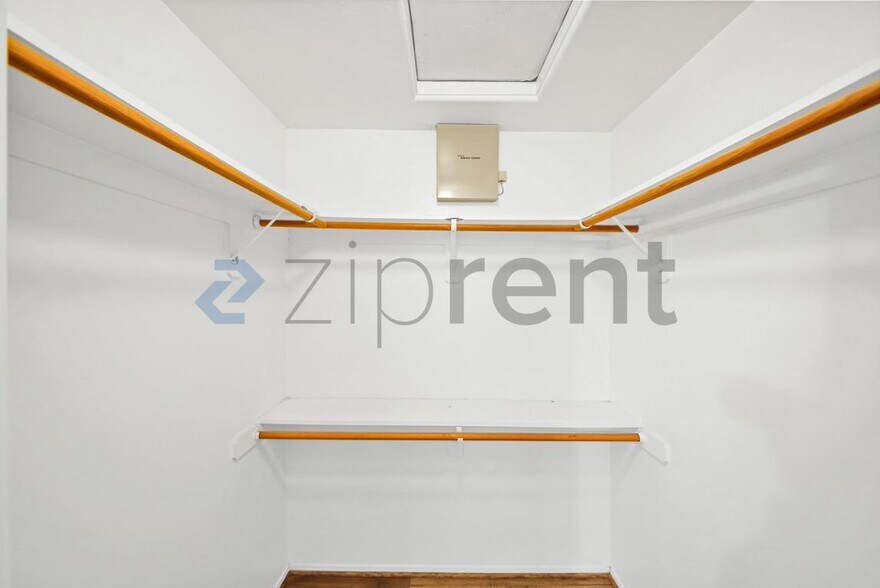 Building Photo - Unit