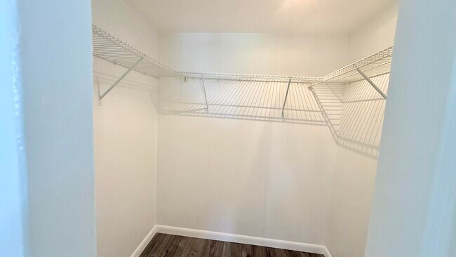 Building Photo - 905 Southridge Rd