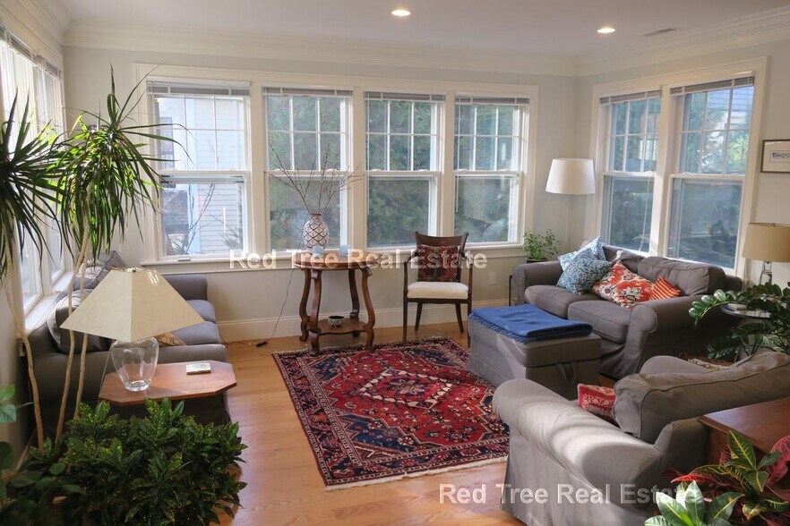 Building Photo - 279-281 Walnut St