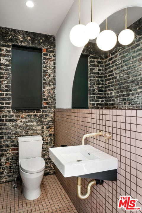 Building Photo - 3020 W Sunset Blvd