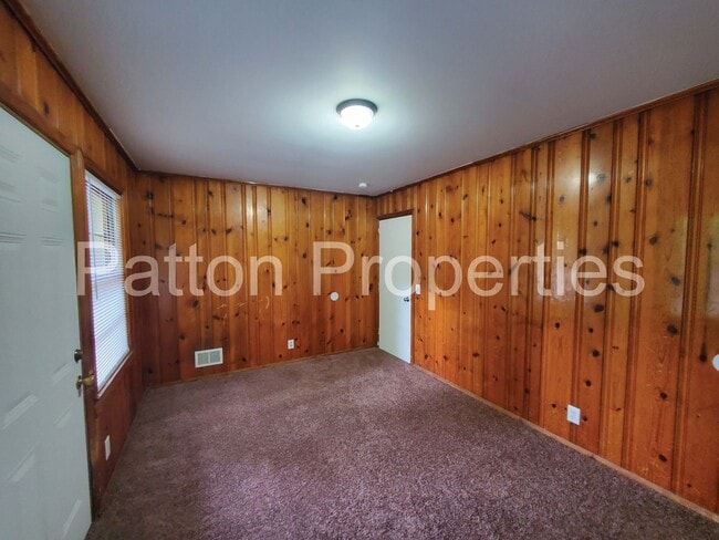Building Photo - Forest Acres Home