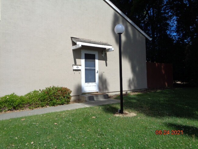 Building Photo - 373 Eldridge Ave