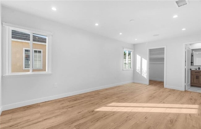 Building Photo - 4641 W 130th St