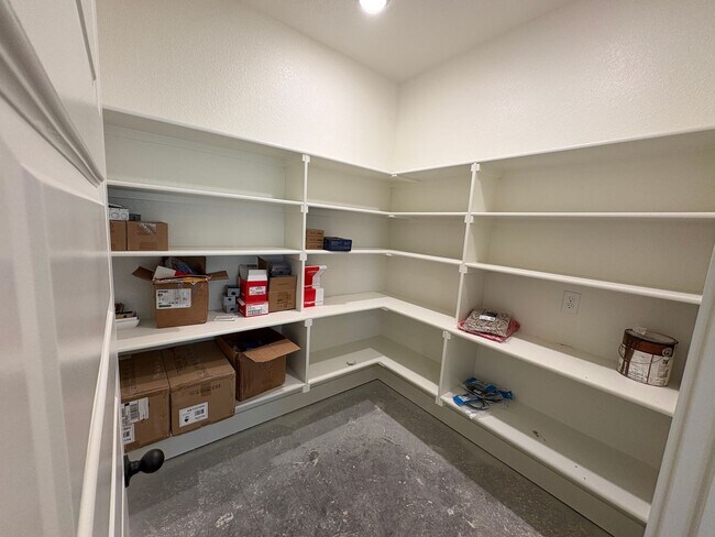 Building Photo - MTR2a-4