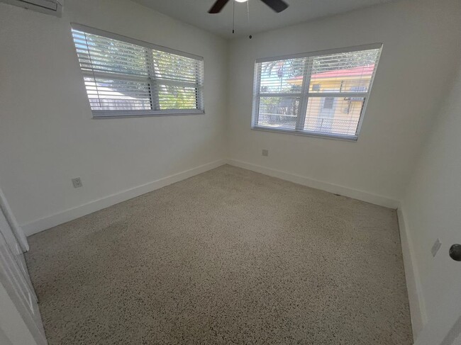 Building Photo - 1085 W Flagler St
