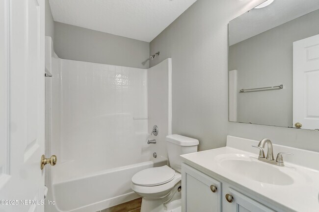 Building Photo - 172 King Arthur Ct