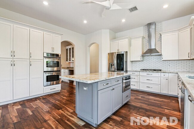 Building Photo - Spacious 4BR House on Arrowhead Lake in Gl...