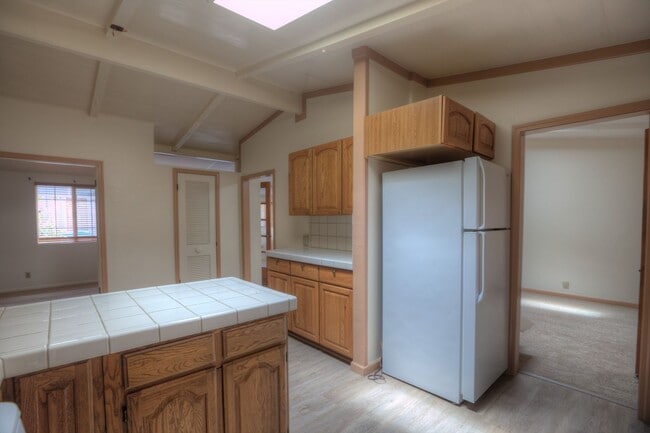 Building Photo - Spacious 3 bed/2bath home in Southgate Hay...
