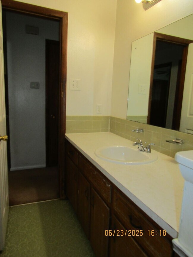 Building Photo - Very nice home located in the Pioneer Park Area! No Pet Home!
