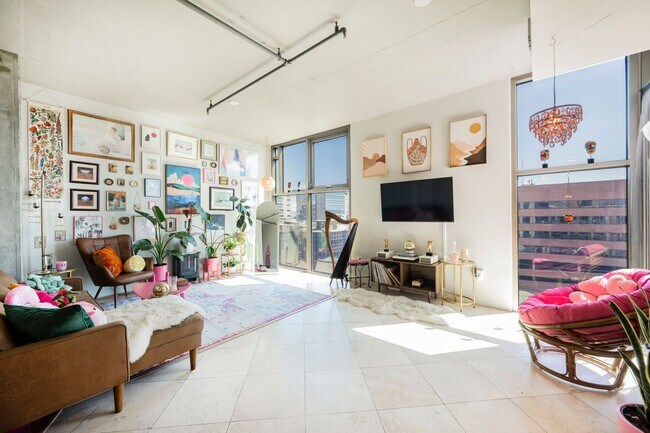 Building Photo - Arts District- Downtown Las Vegas~Luxury furnished condo now available!
