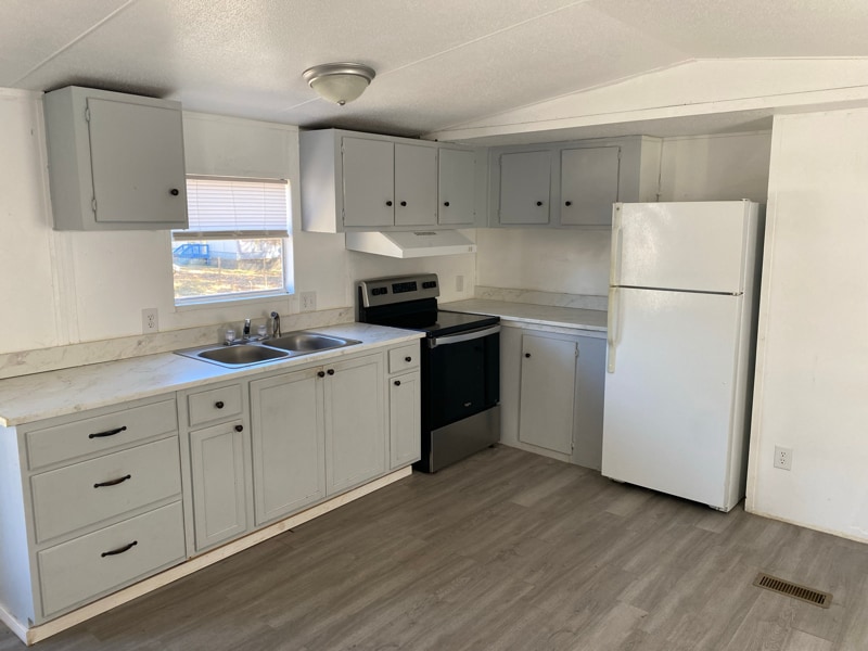 Building Photo - 313 Amy St