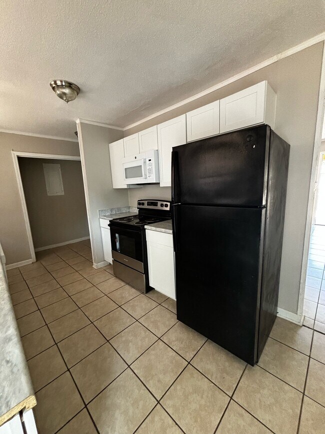 Building Photo - 709 Fleming Rd