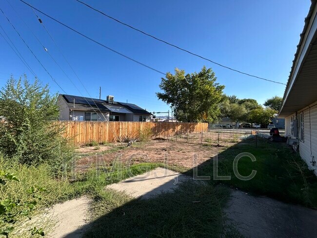 Building Photo - 3248 White Ave