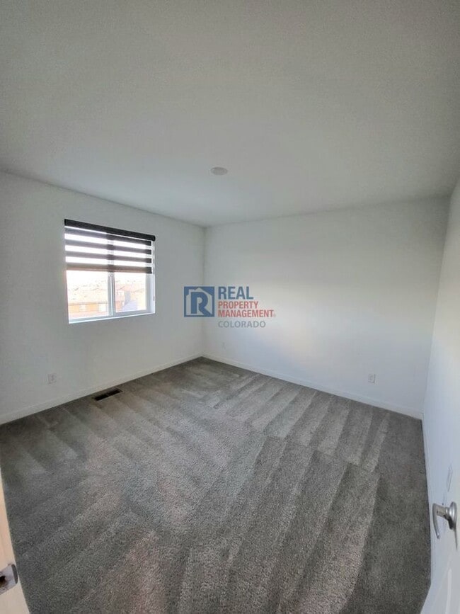 Building Photo - 14381 Mosaic Ave
