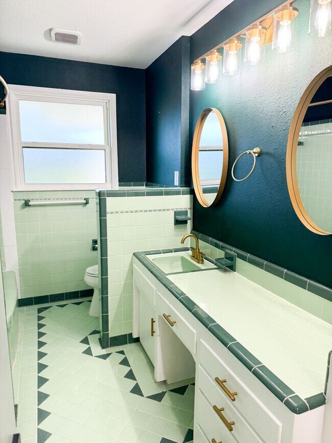 Building Photo - 2302 Brooklawn Dr