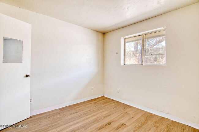 Building Photo - 5657 E 28th St
