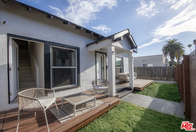 Building Photo - 4616 Rosewood Ave