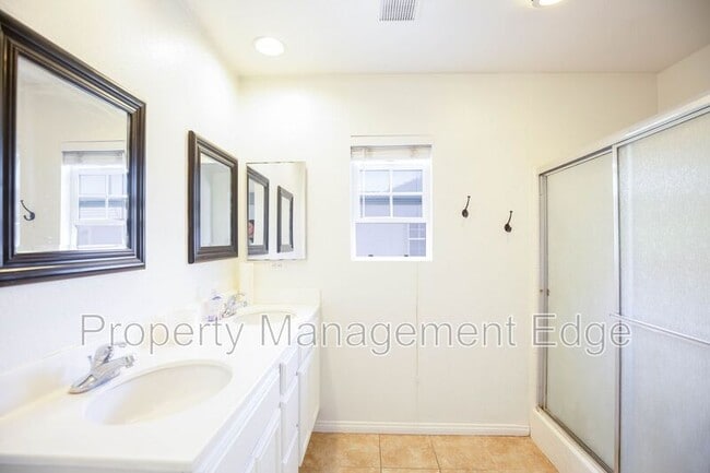 Building Photo - 1906 Flint Ct