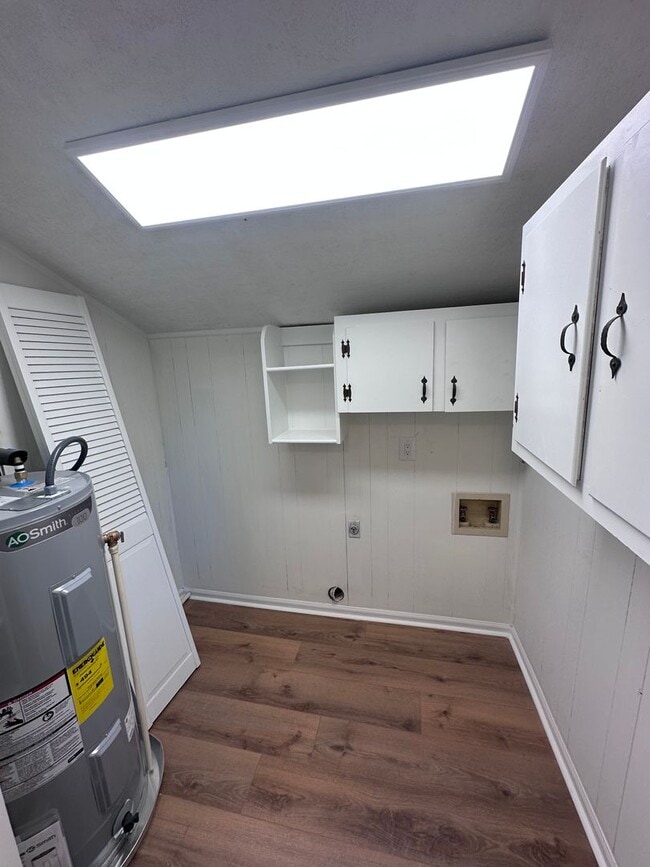 Building Photo - House for Rent