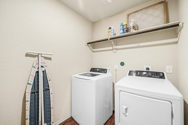 Building Photo - 1345 Lariat Rdg Trl