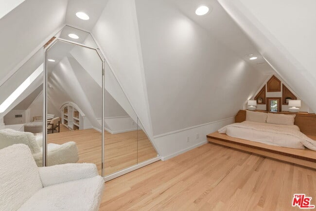 Building Photo - 802 Cochran Ave