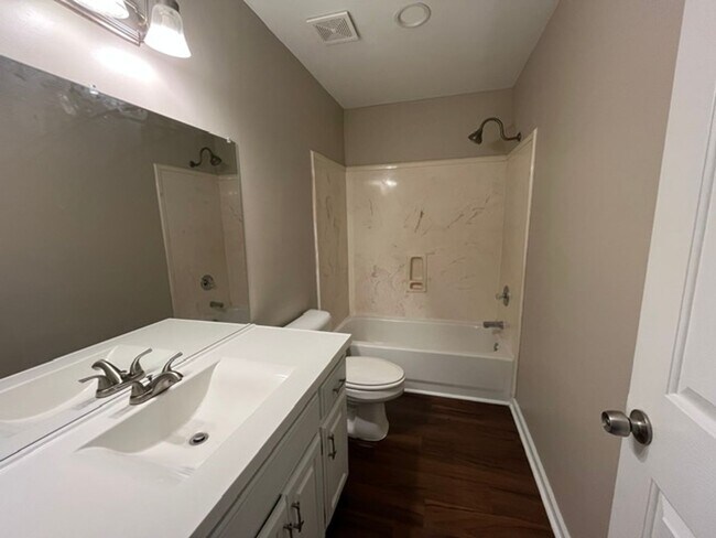Building Photo - 440 Blue Lake Dr