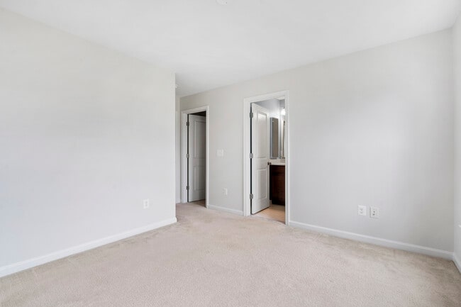 Building Photo - 42298 Lancaster Woods Sq